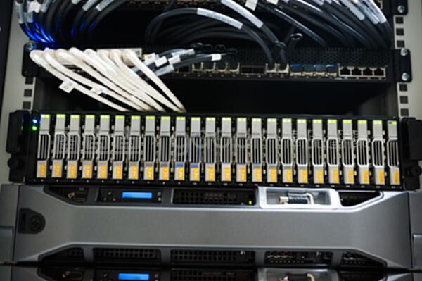 網(wǎng)絡(luò)服務(wù)器與云計(jì)算裝備技術(shù)服務(wù) 構(gòu)建現(xiàn)代信息基礎(chǔ)設(shè)施的雙引擎